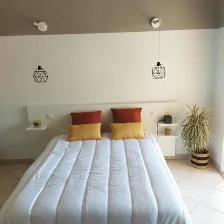 180m2 Avec Piscine Hotel *