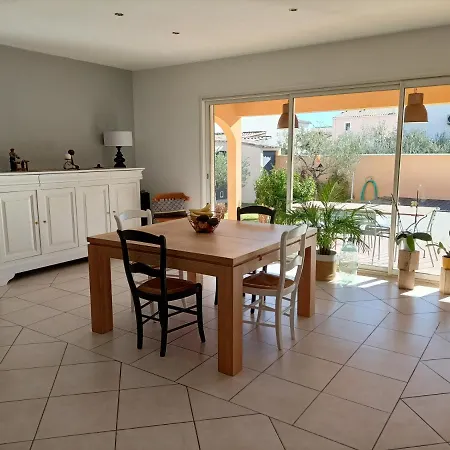 180m2 Avec Piscine Hotel *